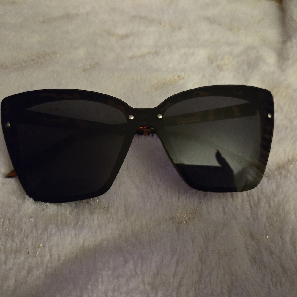 **3/$20** 50s/60s Style Sunglasses - Picture 3 of 3